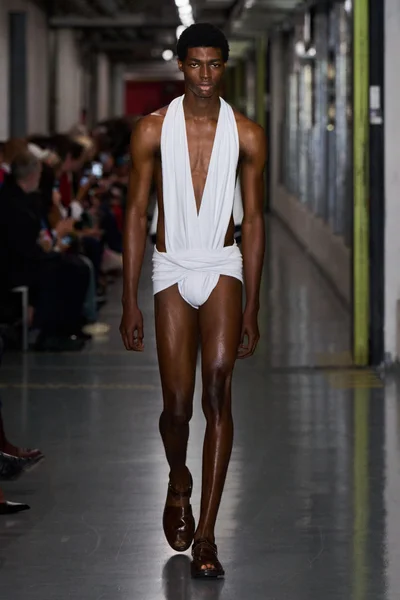 Look 13